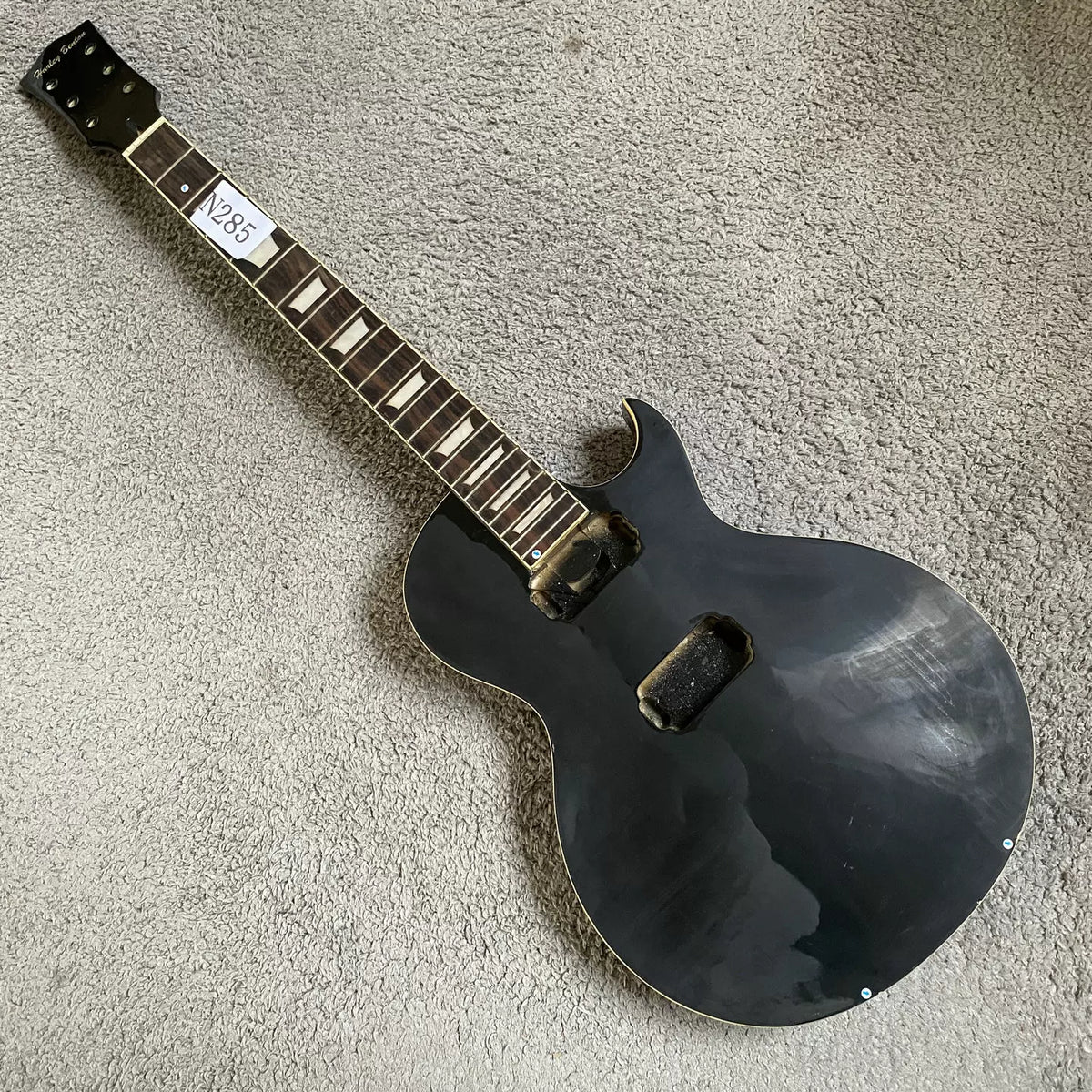 Harley Benton LP Standard Electric Guitar Set (Black, 22-piece set, stock)