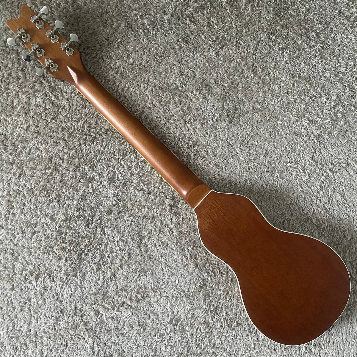 Washburn RO10 Warrior 34-inch acoustic guitar with solid top, travel style, comes with bag, original wood, minor flaws.