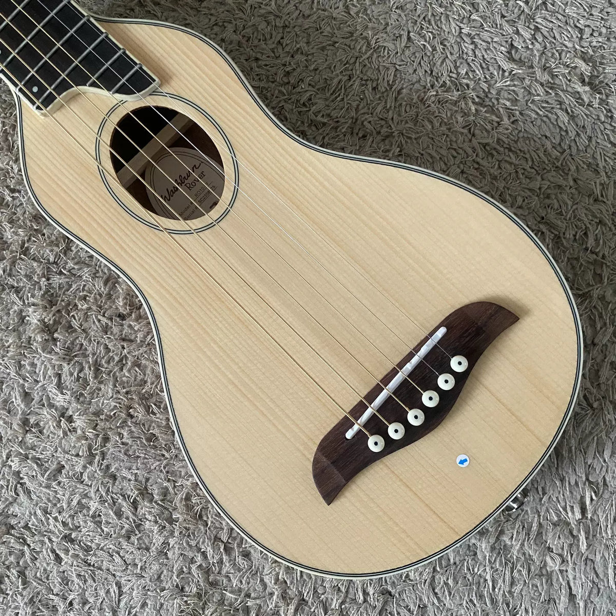 Washburn RO10 Warrior 34-inch acoustic guitar with solid top, travel style, comes with bag, original wood, minor flaws.