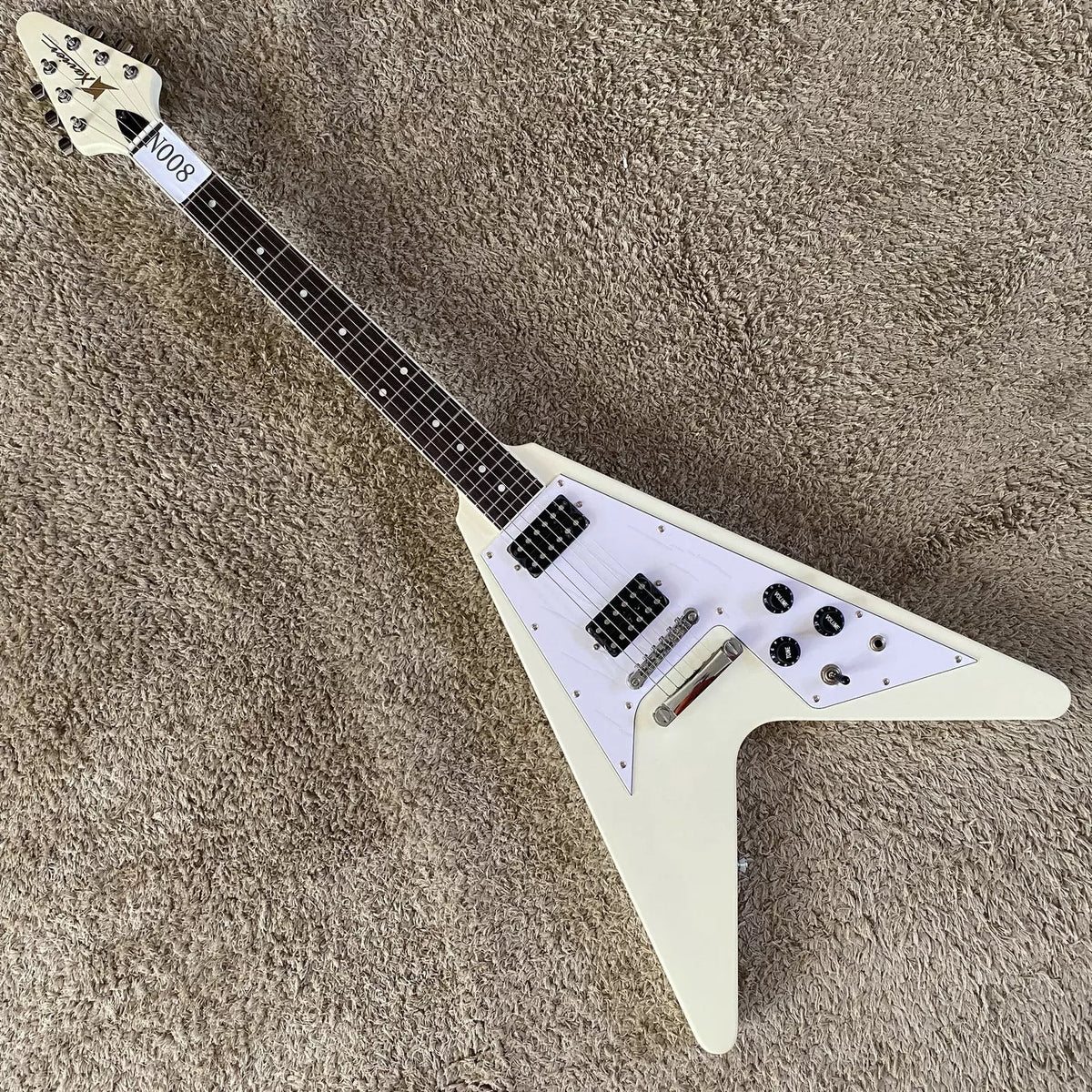 Xavier Flying V-shaped swallowtail off-white fork rock guitar
