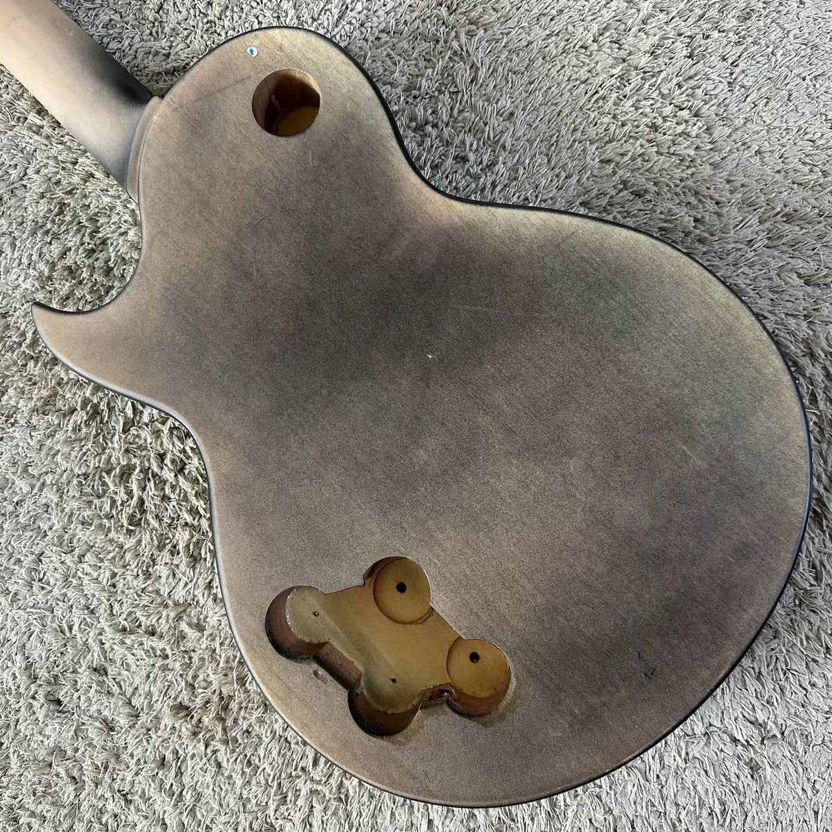 In-stock LP electric guitar, mahogany, semi-finished product, no accessories, P90 pickup, DIY, 22 frets, minor flaws.