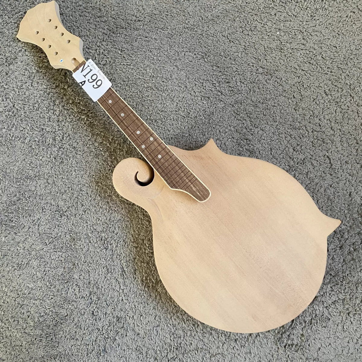 MANDOLIN solid wood mandolin guitar with cracked mandolin, made in Korea, on special offer.