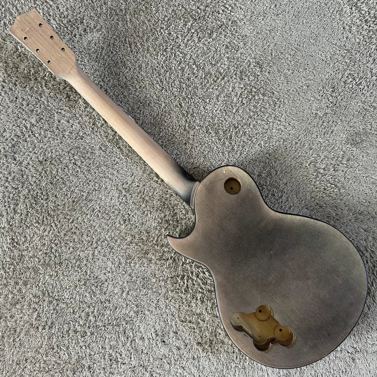 In-stock LP electric guitar, mahogany, semi-finished product, no accessories, P90 pickup, DIY, 22 frets, minor flaws.