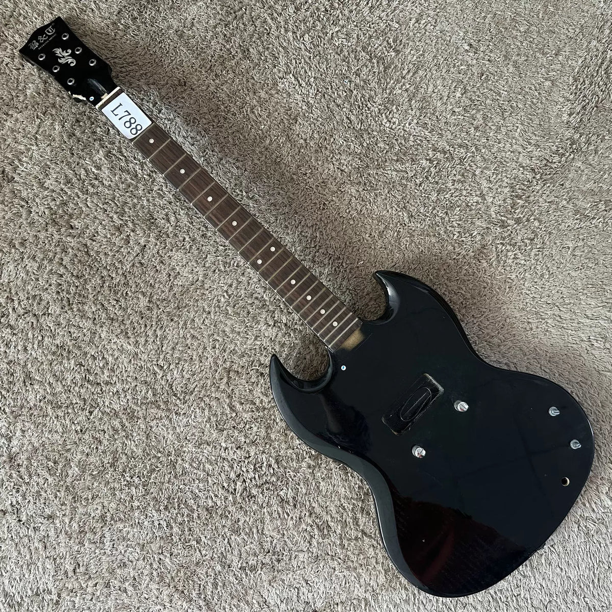 Bestune Music SG Electric Guitar Devil Horn Semi-finished DIY P90 Pickup Black with Minor Flaws (Stock)
