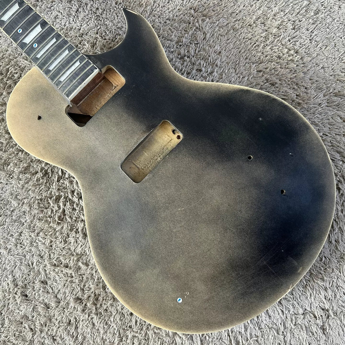 In-stock LP electric guitar, mahogany, semi-finished product, no accessories, P90 pickup, DIY, 22 frets, minor flaws.