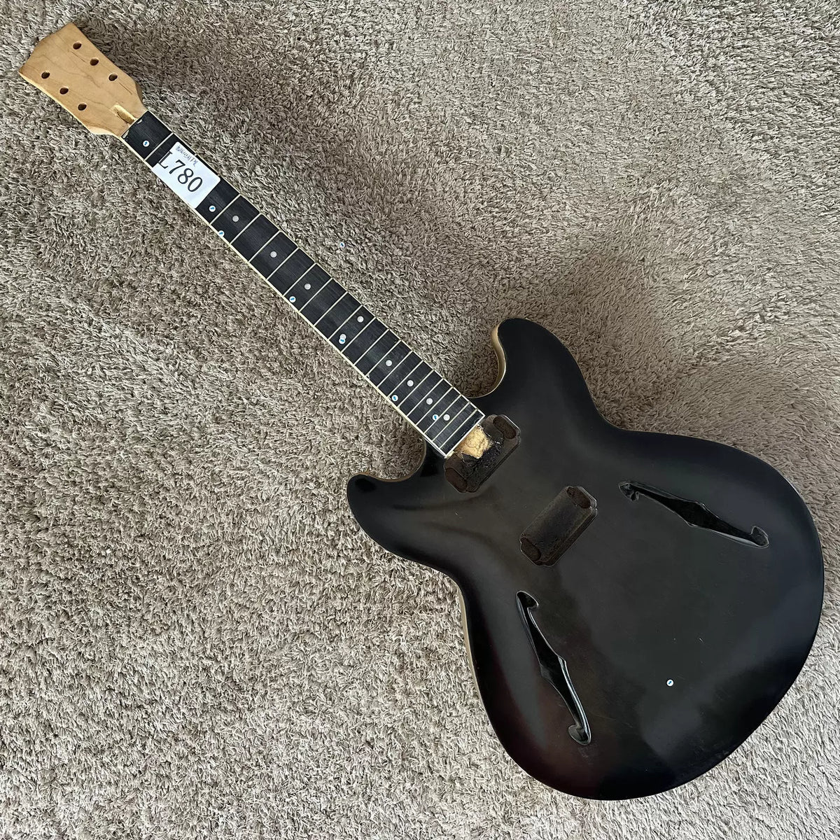 Slim Semi-Hollow Jazz Electric Guitar, F-Hole, 22-piece stock, slightly flawed, special price.