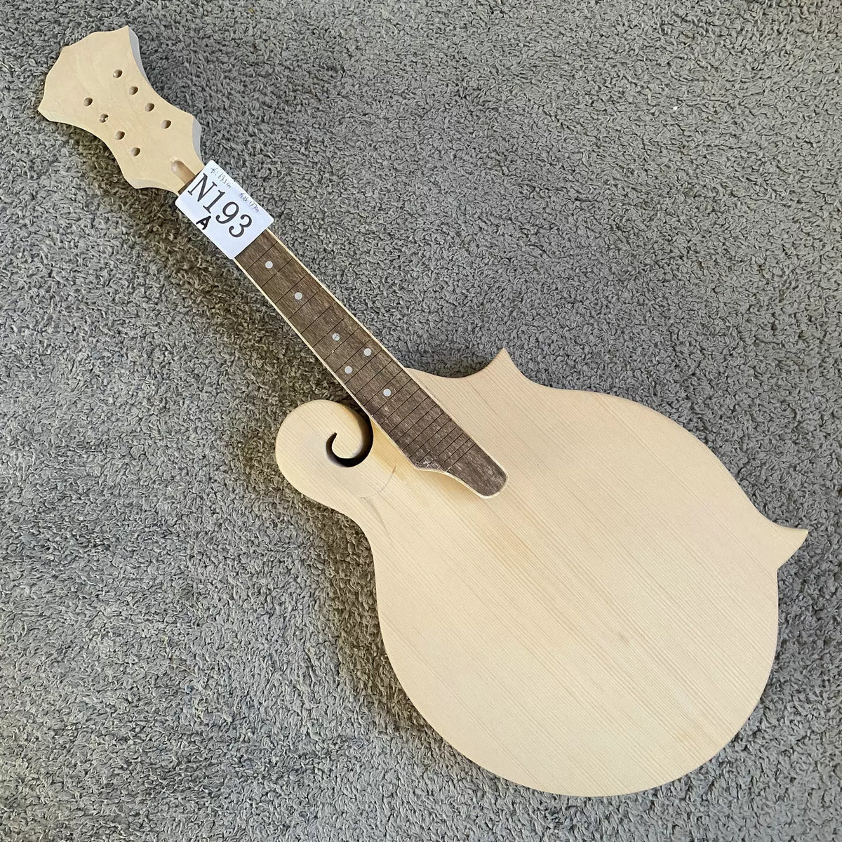 MANDOLIN solid wood mandolin guitar with cracked mandolin, made in Korea, on special offer.