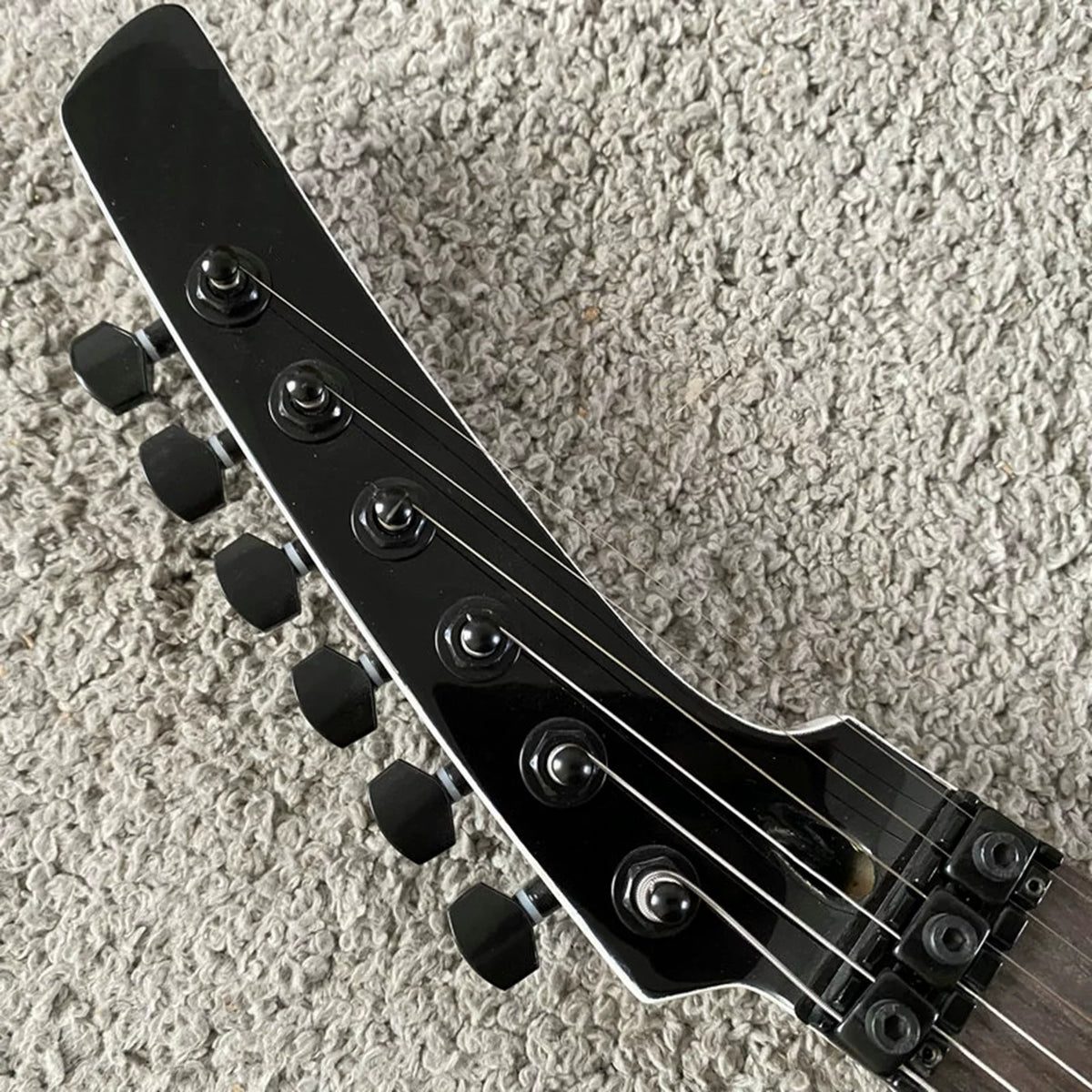 White 24-fret double-locking electric guitar, custom-made for export, paddleboard style, metal rock beginner/advanced level, special offer.