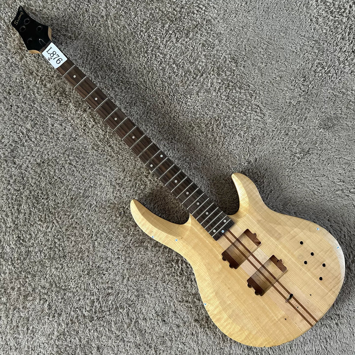 24-fret Siang 4-string electric bass, solid maple neck with Alder veneer, semi-finished product.
