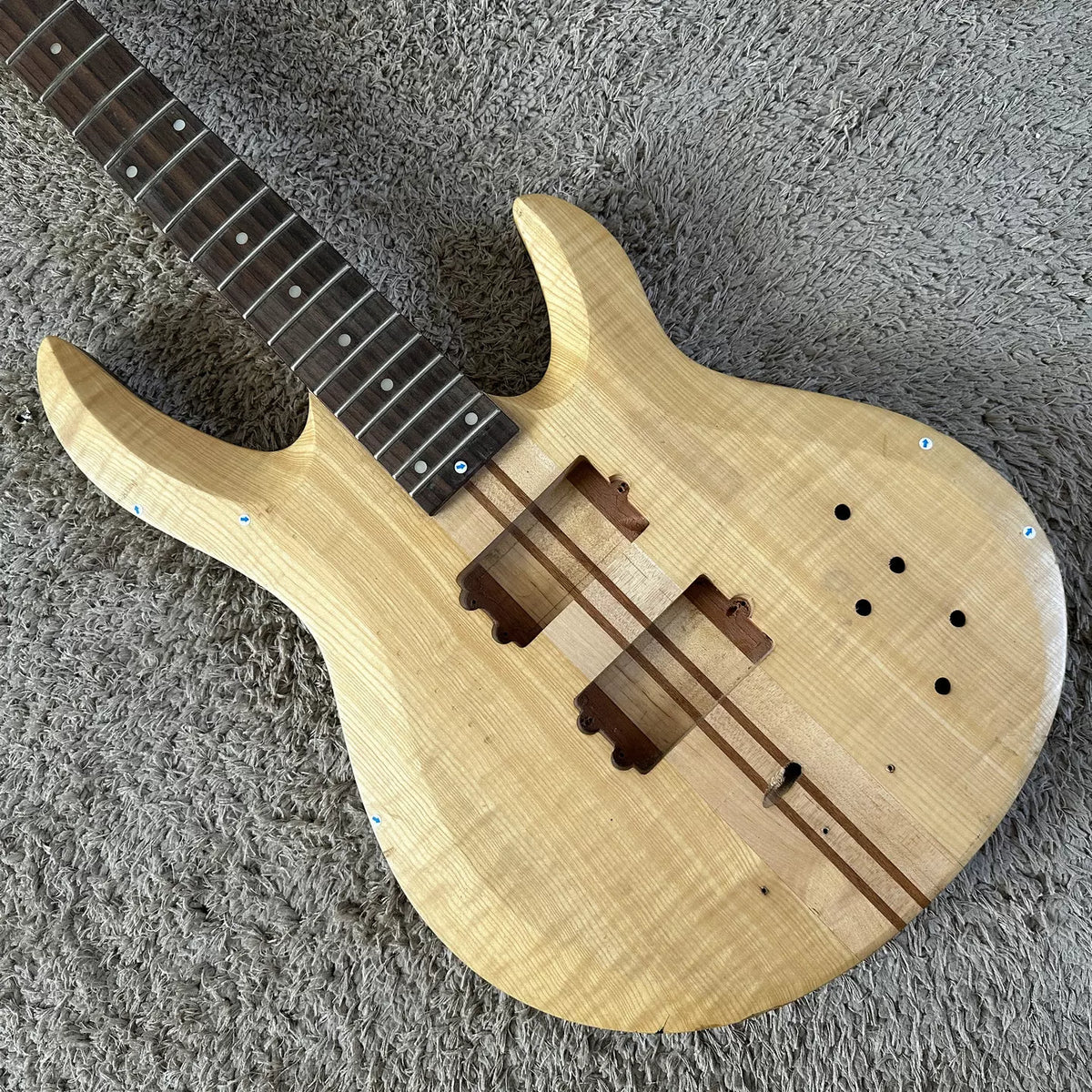 24-fret Siang 4-string electric bass, solid maple neck with Alder veneer, semi-finished product.