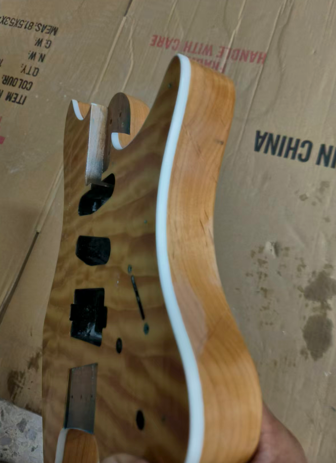 Alder Wood HSS Headless Guitar Body with Quilted Maple Top DIY Project