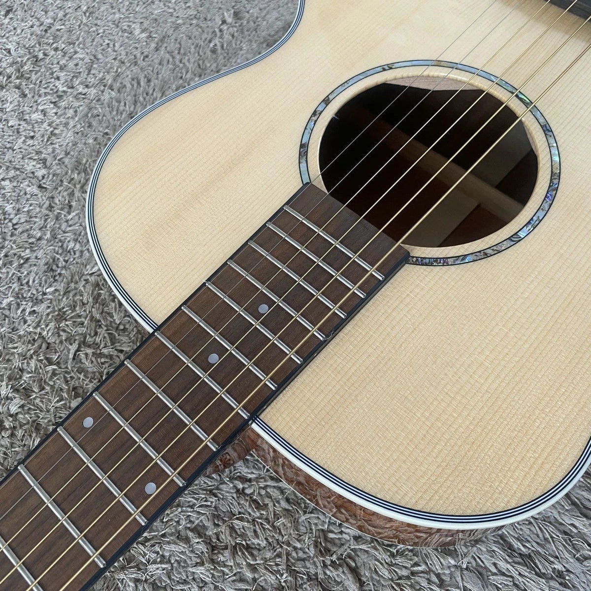 36-Inch Acoustic Guitar, Spruce Top, Rosewood Body
