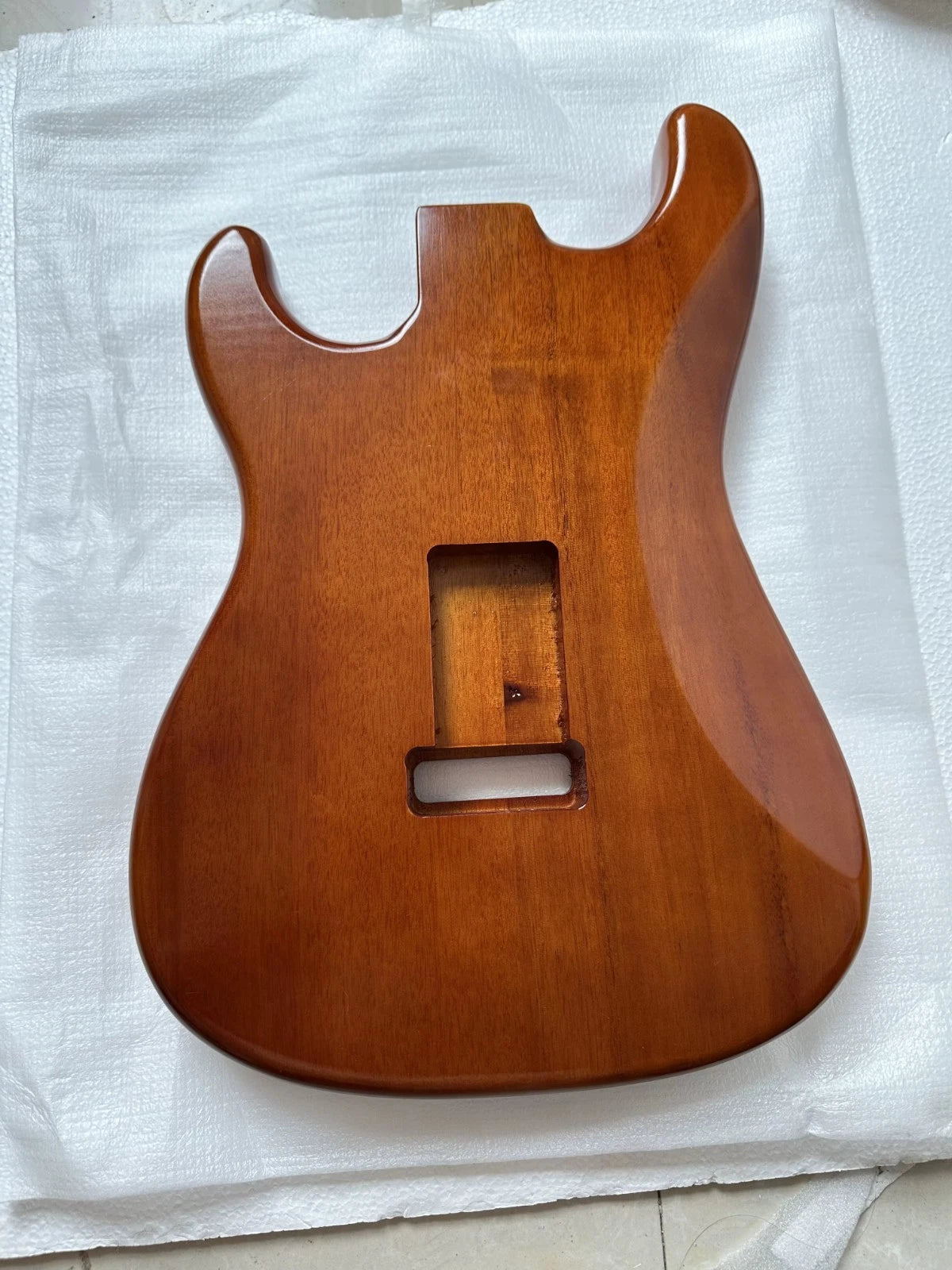Waterwave Guitar Body, Mahogany, Matte Nitro Fit ST