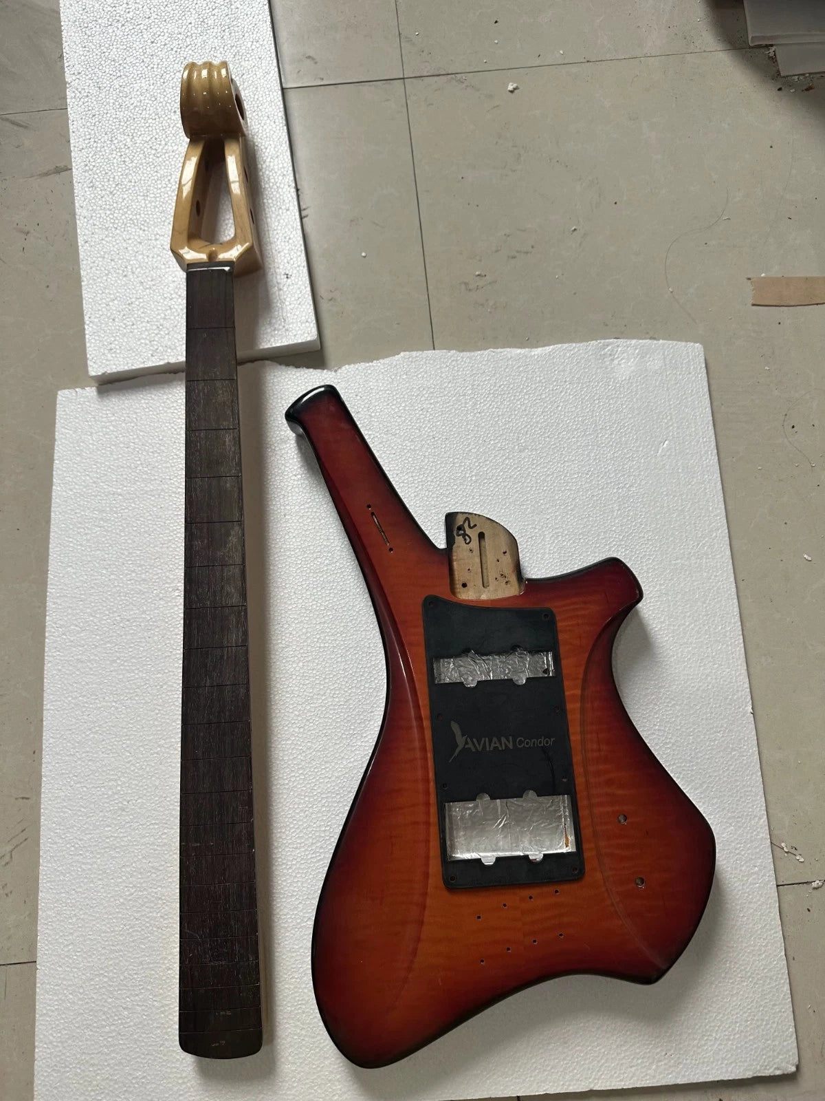 1 Set DIY Project Fretless Bass Maple Neck, Sunburst Body