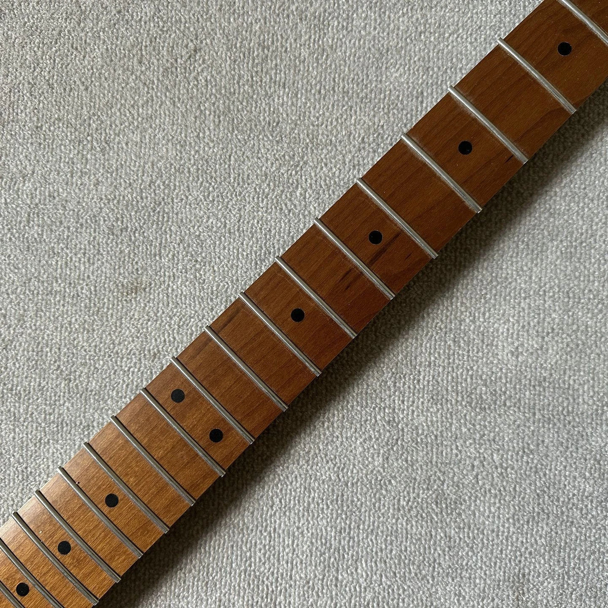 Guitar Neck, 22 Frets, Roasted Maple