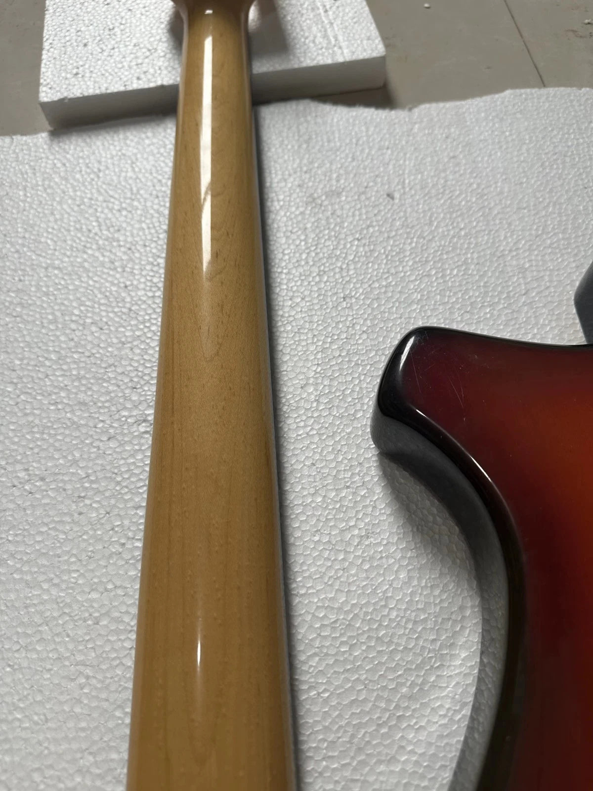 1 Set DIY Project Fretless Bass Maple Neck, Sunburst Body