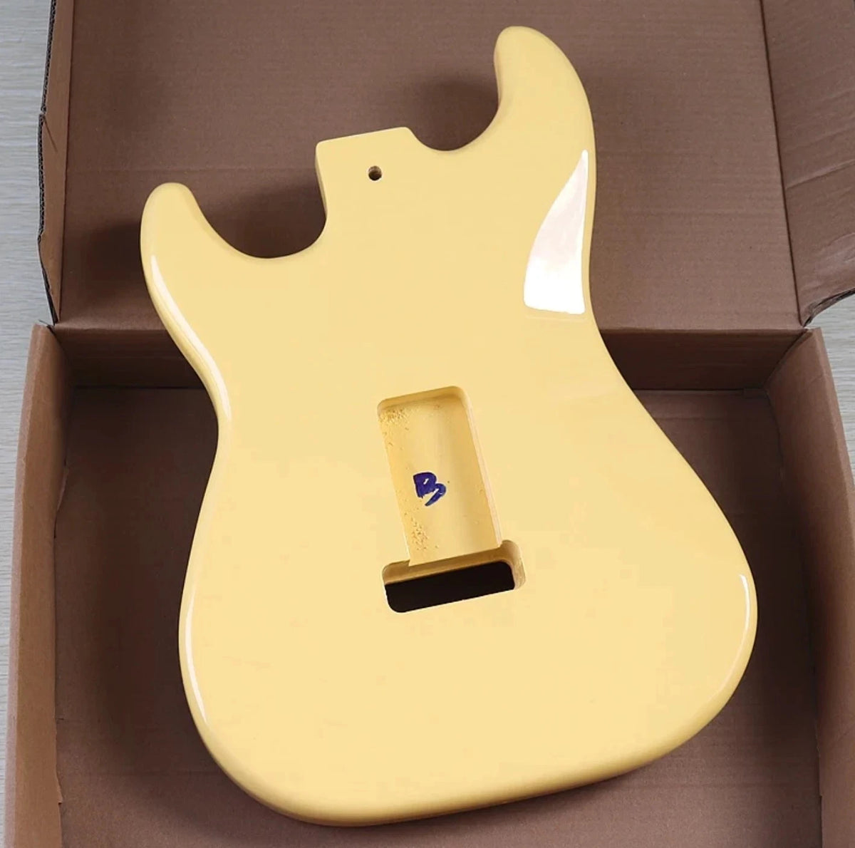 Milky Yellow Guitar Poplar Wood Body Fit Strat ST