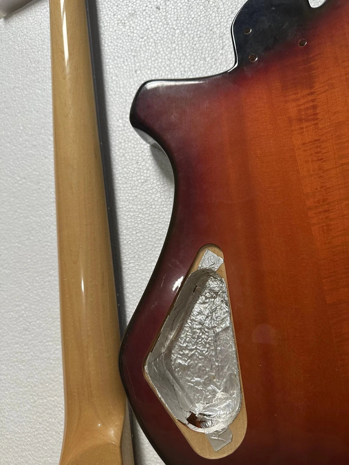 1 Set DIY Project Fretless Bass Maple Neck, Sunburst Body