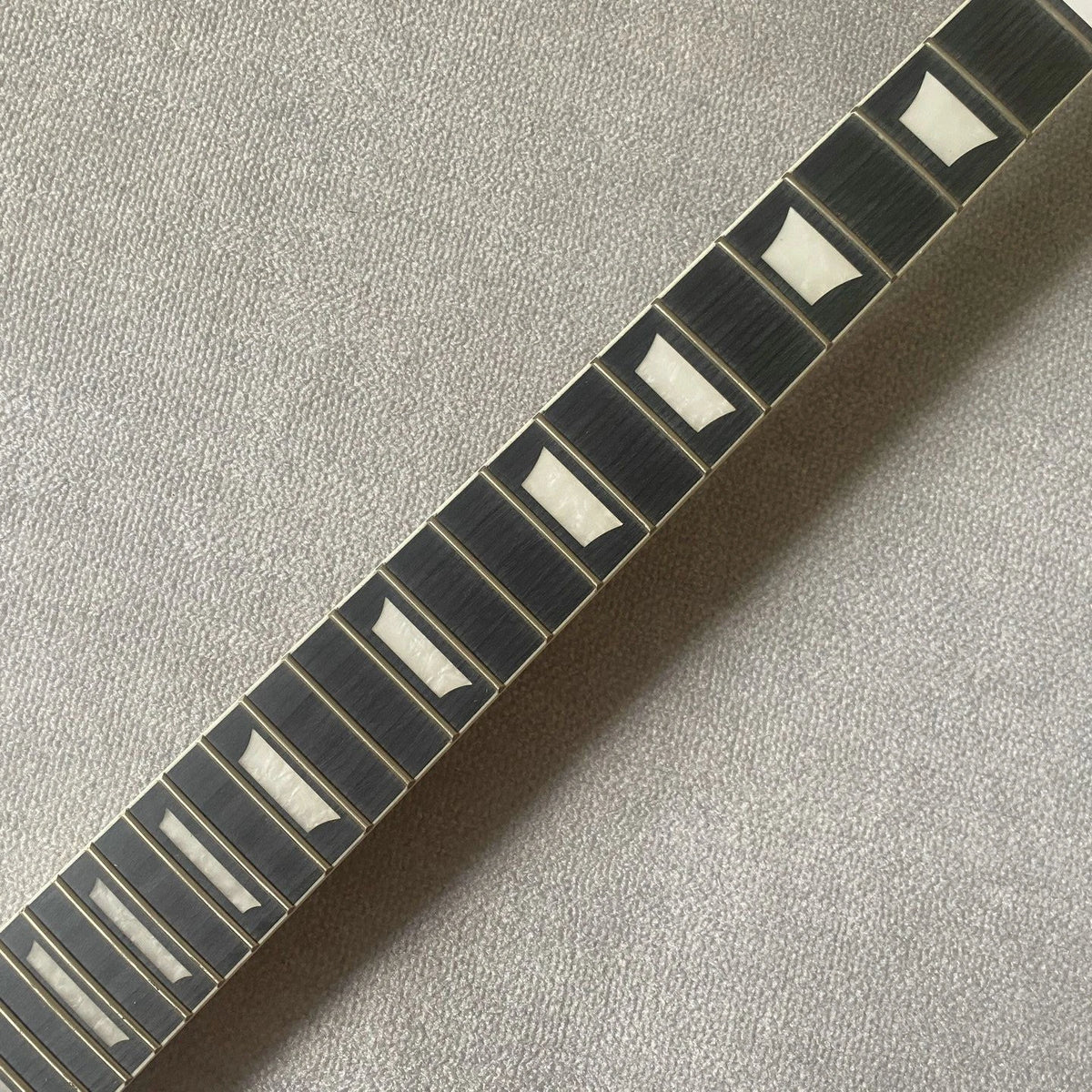 Electric Guitar Neck, Maple and Rosewood, 22 Frets, L3R3