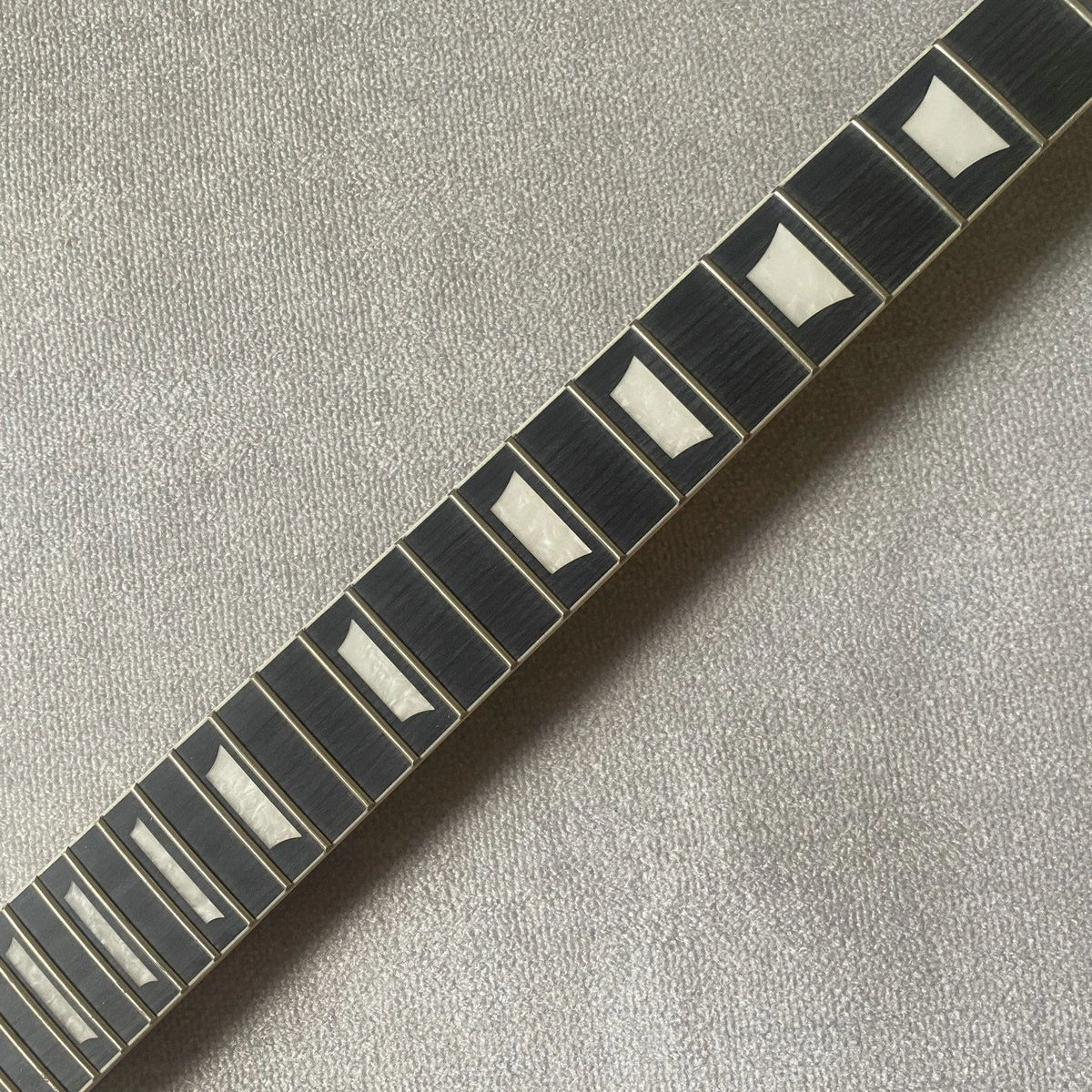 Electric Guitar Neck, Maple and Rosewood, 22 Frets, L3R3