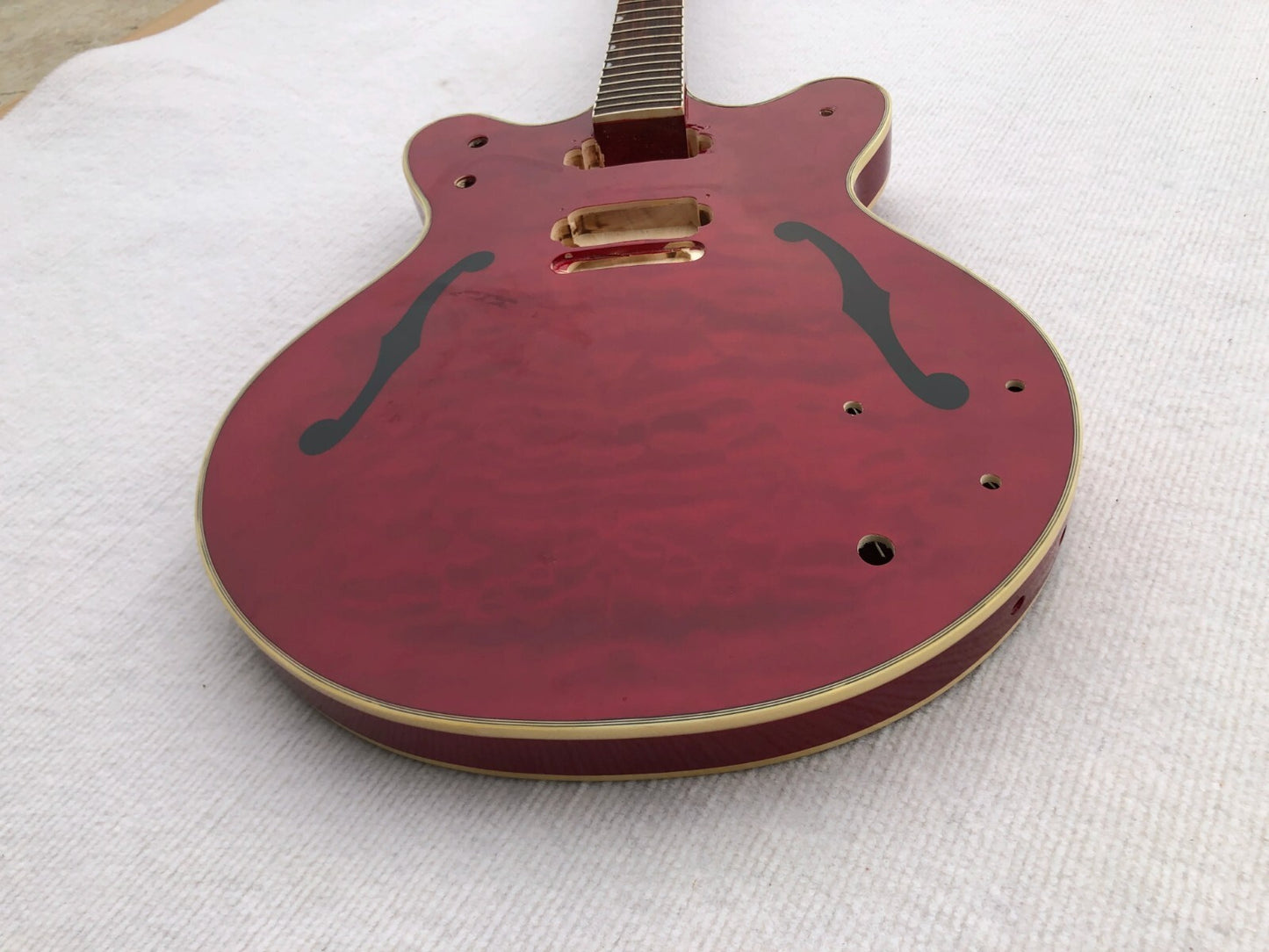 Red Tiger Maple Top Jazz Guitar Semi Hollow Body Maple Neck Rosewood Fingerboard