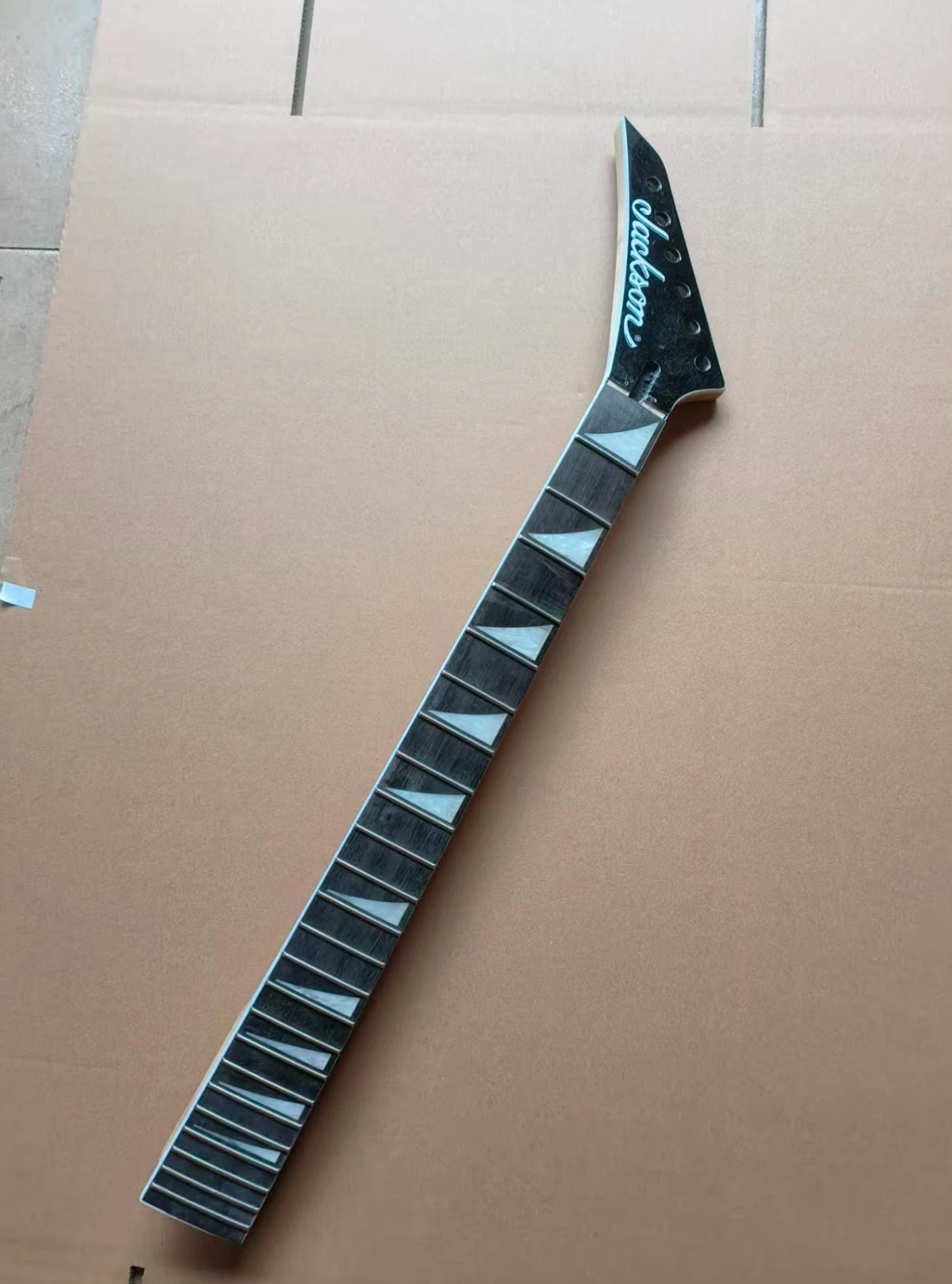 Left Handed Jackson Guitar Maple Neck, Rosewood Fretboard, 24 Frets