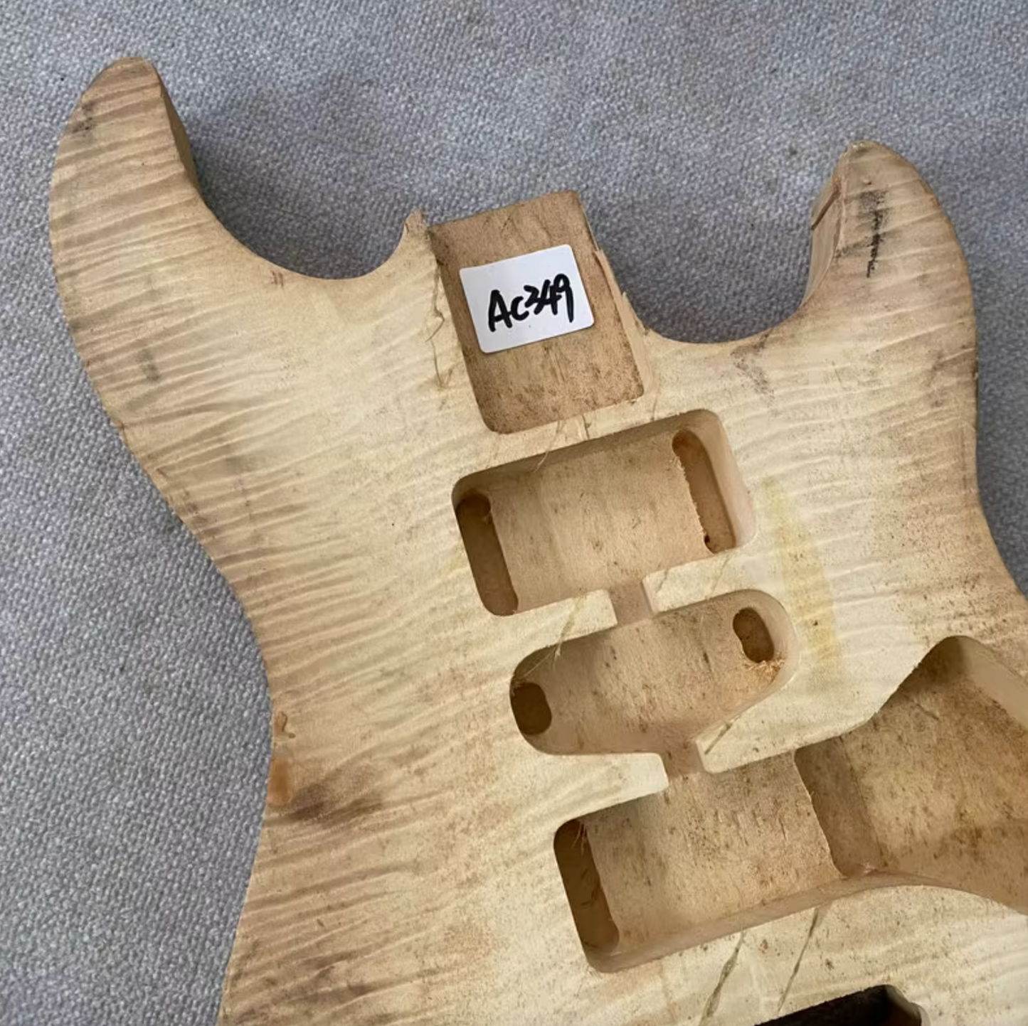 Basswood Guitar Double Cutaway Unfinished Body with Veneer Maple Top