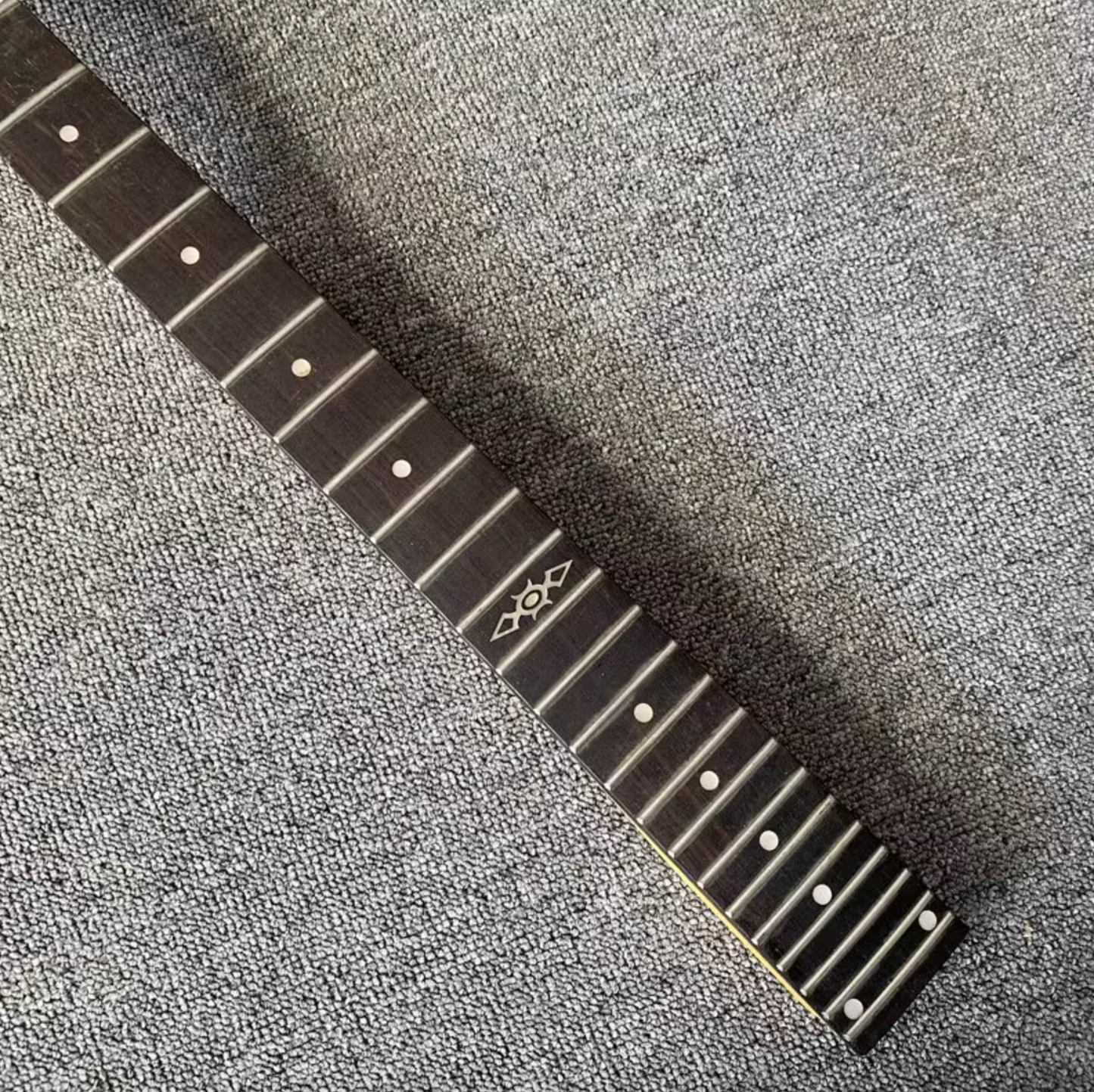 SGR Left Handed Guitar Maple Wood Neck, Rosewood 24 Frets Fingerboard