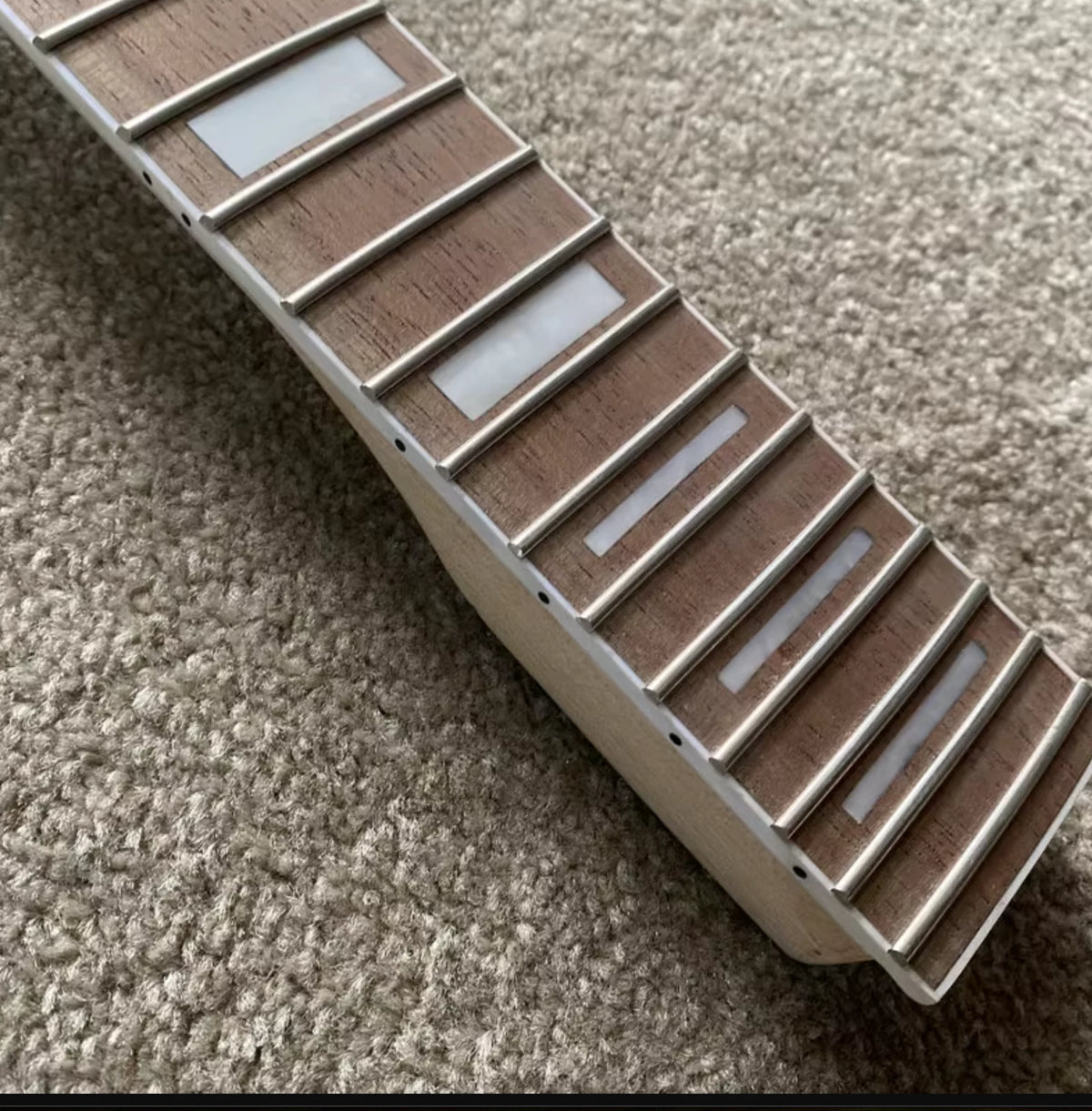 Ibanez Maple Guitar Neck, Rosewood 22 Frets Fingerboard