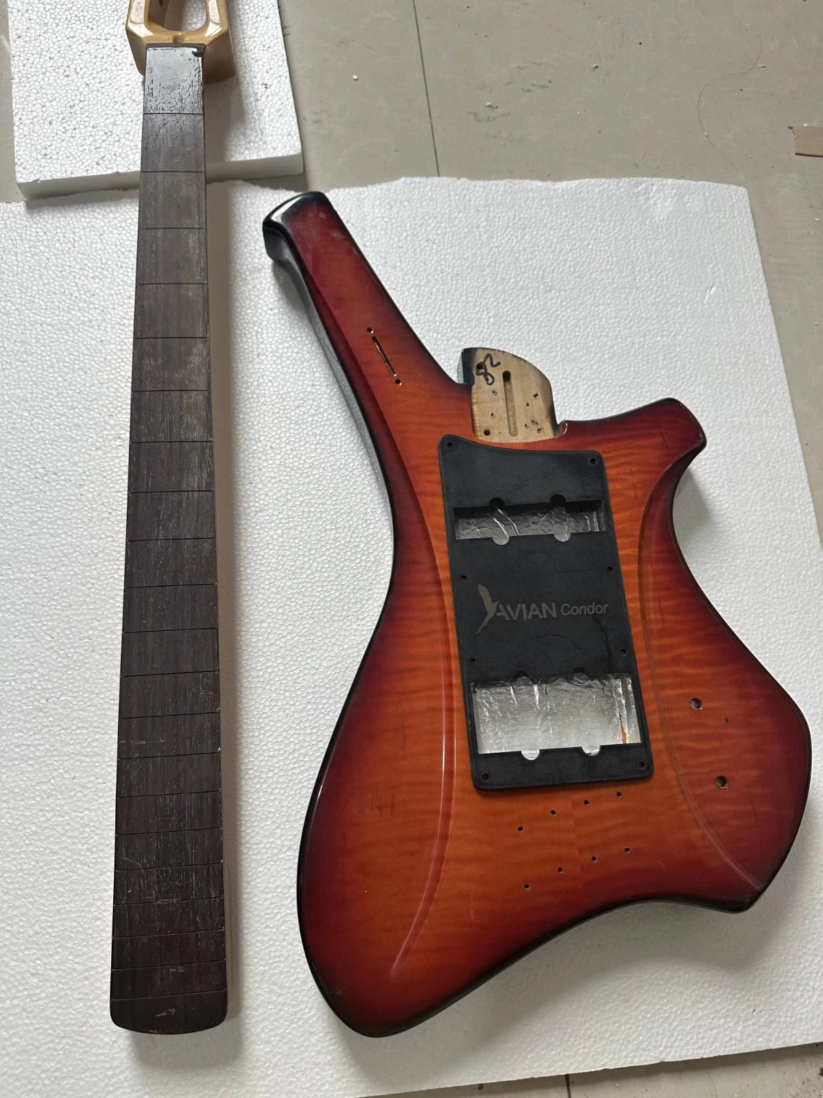 1 Set DIY Project Fretless Bass Maple Neck, Sunburst Body