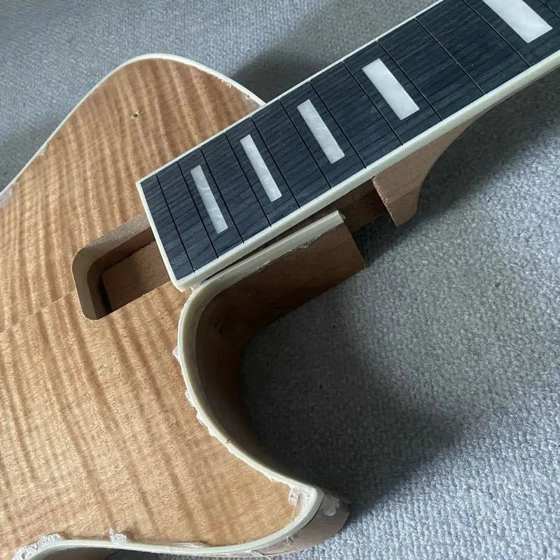 Tagima Guitar Tiger Maple Top Body with Mahogany Neck, Rosewood Fingerboard
