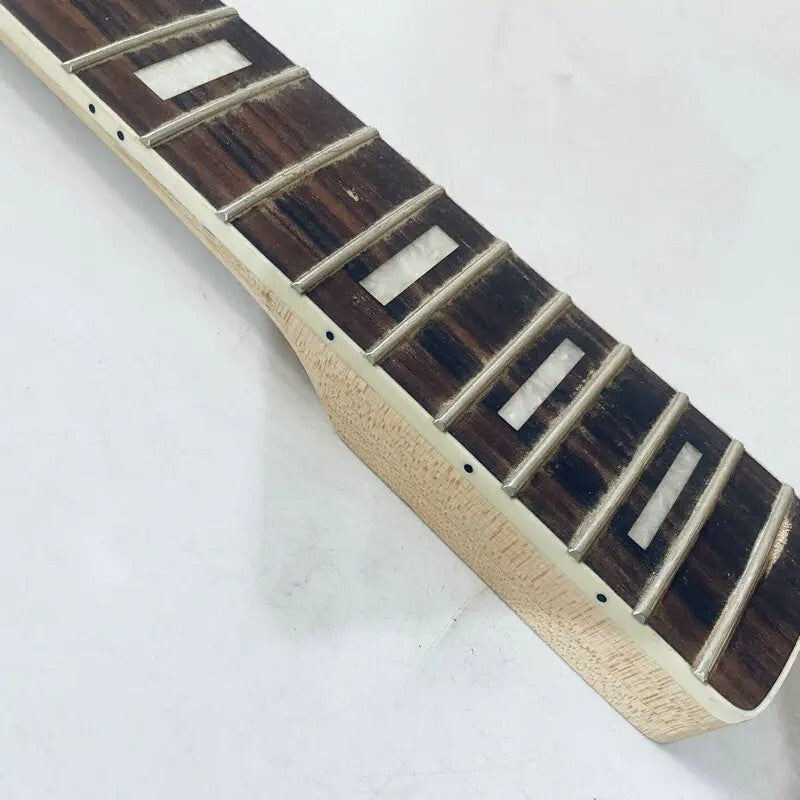 Harley Benton 4 String Bass Maple Neck, Rosewood 20 Frets Fingerboard