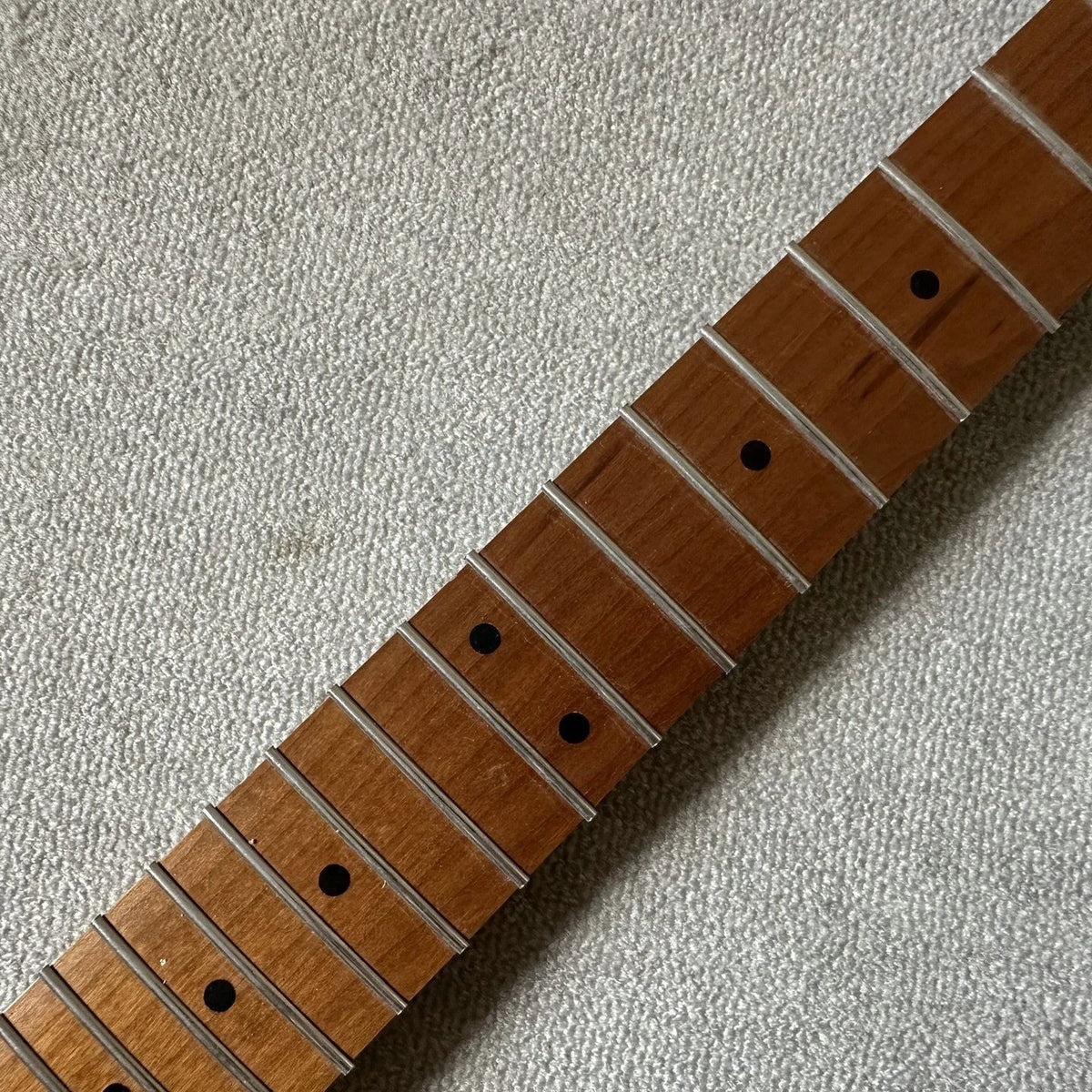 Guitar Neck, 22 Frets, Roasted Maple