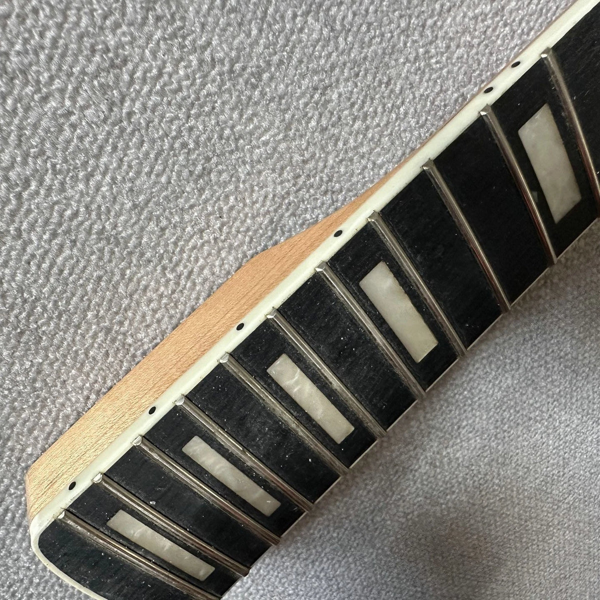 Guitar Neck, 22 Frets, Maple and Rosewood