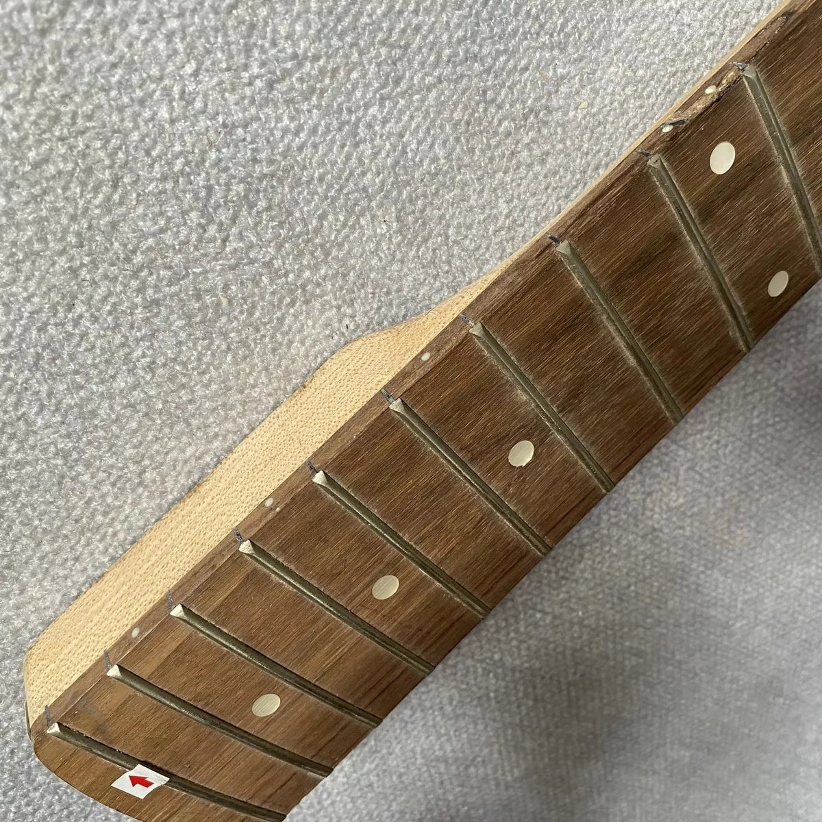 5 String Bass Maple Wood Neck, 20 Frets, 3+2 Machine-Head Layout