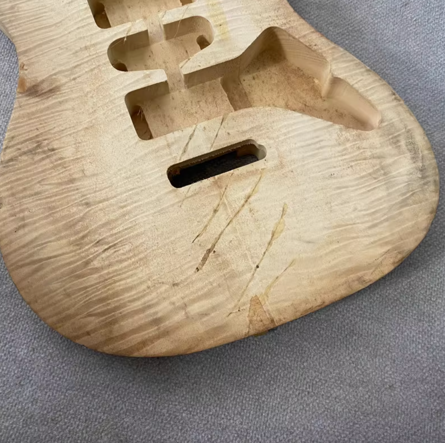Basswood Guitar Double Cutaway Unfinished Body with Veneer Maple Top