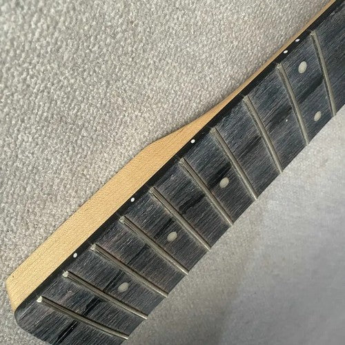 Harley Benton 5 String Bass Maple Wood Neck, 20 Frets Rosewood Fingerboard